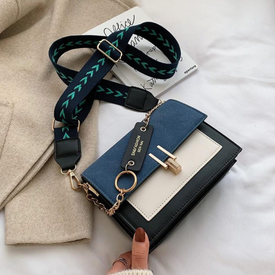 Elynn Chique Schoudertas