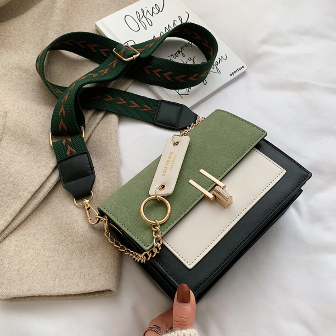 Elynn Chique Schoudertas